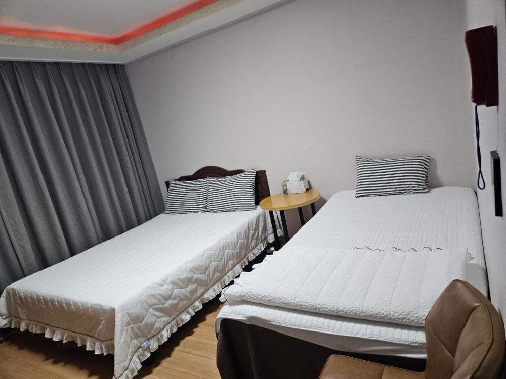 Inje Baekdam Stay Tourist Hotel Стая снимка